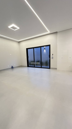 Imagem Casa com 3 Quartos à Venda, 325 m² Imagem Casa com 3 Quartos à Venda, 325 m²