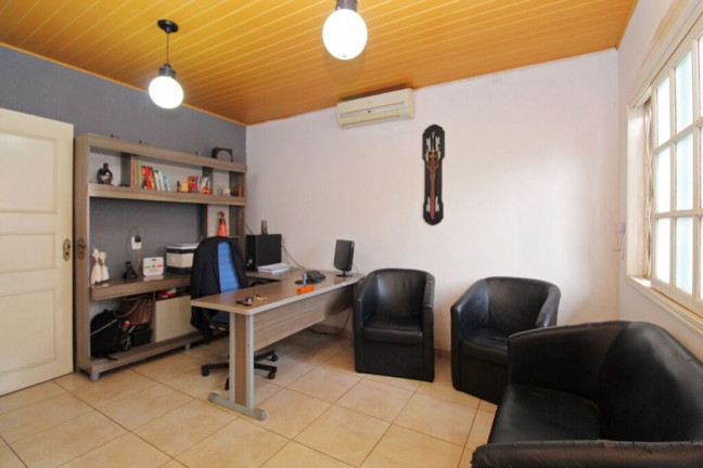 Imagem Casa com 5 Quartos à Venda,  em Sarandi - Porto Alegre