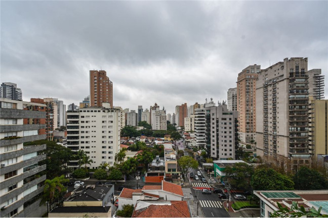 Imagem Imóvel com 1 Quarto à Venda, em Moema - São Paulo Imagem Imóvel com 1 Quarto à Venda, em Moema - São Paulo
