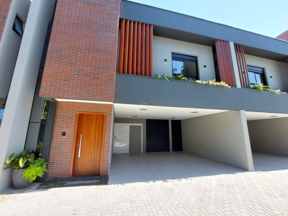 Sobrado com 3 Quartos à Venda, 163 m² em Glória - Joinville