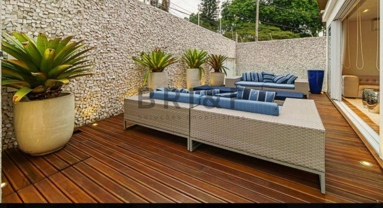 Imagem Casa com 3 Quartos à Venda, 550 m² em Pacaembu - São Paulo Imagem Casa com 3 Quartos à Venda, 550 m² em Pacaembu - São Paulo