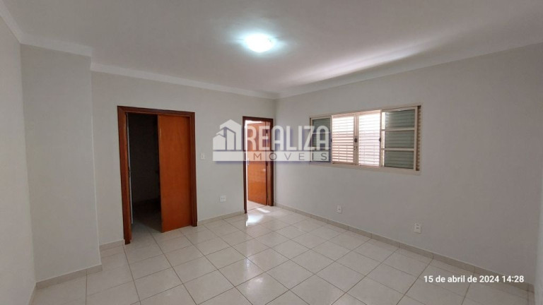 Imagem Sobrado com 4 Quartos para Alugar, 300 m² em Jardim Induberaba - Uberaba Imagem Sobrado com 4 Quartos para Alugar, 300 m² em Jardim Induberaba - Uberaba