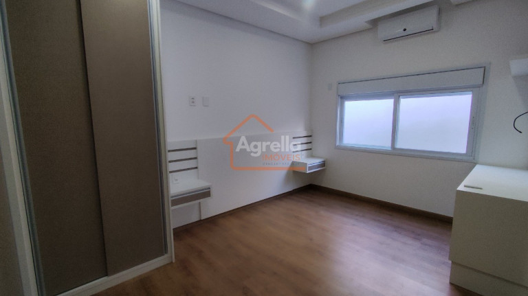 Imagem Imóvel com 3 Quartos à Venda, 237 m² em Condominio Village Da Serra - Mogi Guaçu Imagem Imóvel com 3 Quartos à Venda, 237 m² em Condominio Village Da Serra - Mogi Guaçu