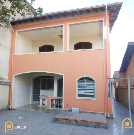 Imagem Casa com 3 Quartos à Venda, 212 m² em Centro - Taubaté Imagem Casa com 3 Quartos à Venda, 212 m² em Centro - Taubaté