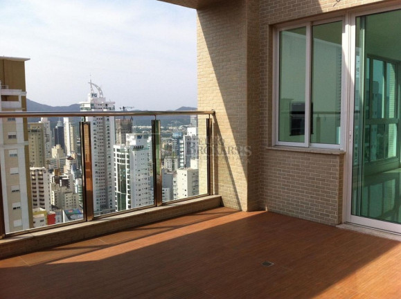 Imagem Cobertura com 3 Quartos à Venda, 330 m² em Centro - Balneário Camboriú Imagem Cobertura com 3 Quartos à Venda, 330 m² em Centro - Balneário Camboriú