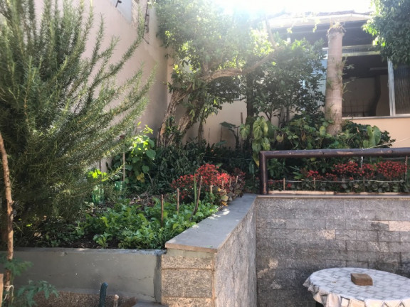 Imagem Casa com 4 Quartos à Venda, 230 m² em Jardim Itu - Porto Alegre