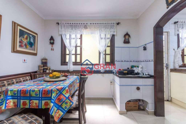 Imagem Casa com 3 Quartos à Venda, 123 m² em São Braz - Curitiba Imagem Casa com 3 Quartos à Venda, 123 m² em São Braz - Curitiba