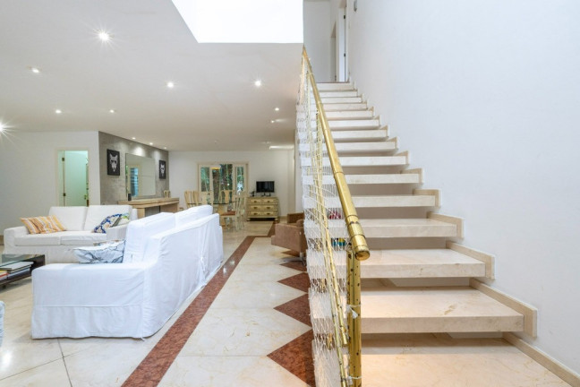 Imagem Casa com 6 Quartos à Venda, em Granja Carneiro Viana - Cotia Imagem Casa com 6 Quartos à Venda, em Granja Carneiro Viana - Cotia