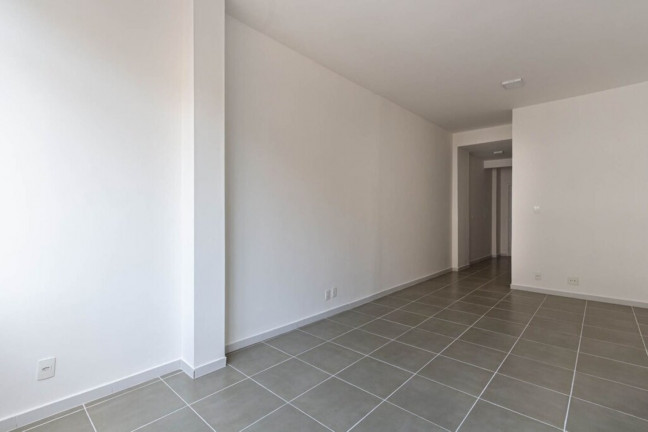 Imagem Imóvel com 1 Quarto à Venda, 30 m² em Copacabana - Rio De Janeiro Imagem Imóvel com 1 Quarto à Venda, 30 m² em Copacabana - Rio De Janeiro