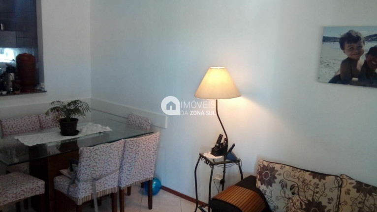 Imagem Casa com 2 Quartos à Venda, 60 m²