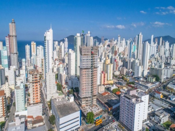 Imagem Imóvel com 4 Quartos à Venda, 129 m² em Centro - Balneário Camboriú Imagem Imóvel com 4 Quartos à Venda, 129 m² em Centro - Balneário Camboriú