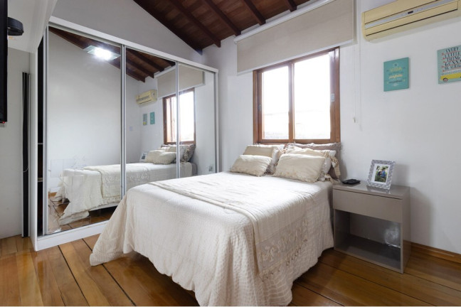 Imagem Casa com 3 Quartos à Venda, 190 m² em Rubem Berta - Porto Alegre Imagem Casa com 3 Quartos à Venda, 190 m² em Rubem Berta - Porto Alegre