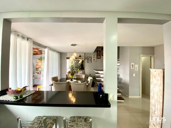 Imagem Casa com 3 Quartos à Venda, 300 m² em Estreito - Florianópolis