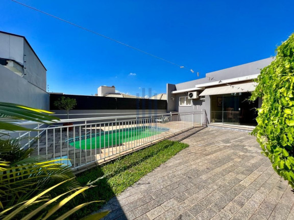 Imagem Casa com 4 Quartos à Venda, 211 m² em Tomazetti - Santa Maria Imagem Casa com 4 Quartos à Venda, 211 m² em Tomazetti - Santa Maria