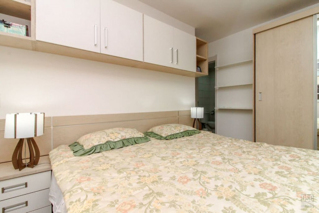 Imagem Imóvel com 2 Quartos à Venda, 56 m² em Cavalhada - Porto Alegre Imagem Imóvel com 2 Quartos à Venda, 56 m² em Cavalhada - Porto Alegre