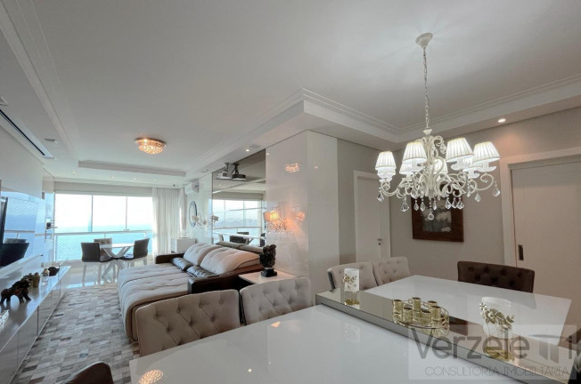 Imagem Apartamento com 3 Quartos à Venda, 144 m² em Centro