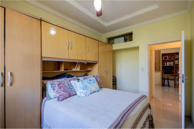 Imagem Apartamento com 3 Quartos à Venda, 94 m² em Petrópolis - Porto Alegre Imagem Apartamento com 3 Quartos à Venda, 94 m² em Petrópolis - Porto Alegre