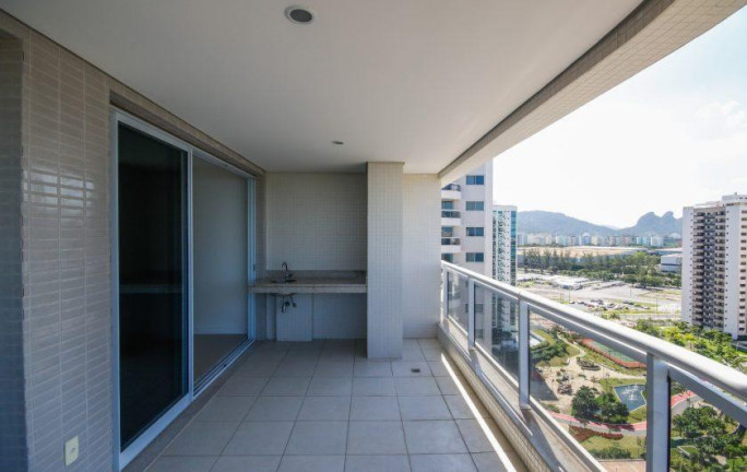 Imagem Apartamento com 4 Quartos à Venda, 250 m² em Camorim - Rio De Janeiro