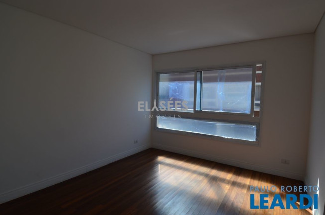 Imagem Sobrado com 4 Quartos à Venda, 321 m² em Vila Morumbi - São Paulo Imagem Sobrado com 4 Quartos à Venda, 321 m² em Vila Morumbi - São Paulo