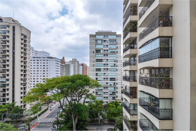 Imagem Imóvel com 3 Quartos à Venda, em Moema - São Paulo Imagem Imóvel com 3 Quartos à Venda, em Moema - São Paulo