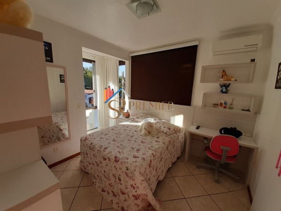Imagem Casa com 3 Quartos à Venda, 256 m² em Trindade - Florianópolis Imagem Casa com 3 Quartos à Venda, 256 m² em Trindade - Florianópolis