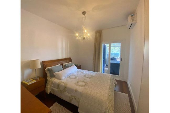 Imagem Casa com 4 Quartos à Venda, em Vila De São Fernando - Cotia Imagem Casa com 4 Quartos à Venda, em Vila De São Fernando - Cotia