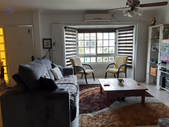 Imagem Casa com 3 Quartos à Venda, 260 m² em Ipanema - Porto Alegre Imagem Casa com 3 Quartos à Venda, 260 m² em Ipanema - Porto Alegre