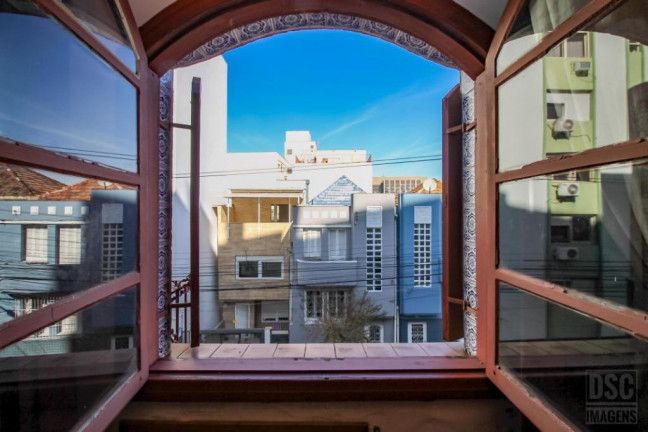 Imagem Casa com 5 Quartos à Venda, 220 m² em Centro Histórico - Porto Alegre Imagem Casa com 5 Quartos à Venda, 220 m² em Centro Histórico - Porto Alegre