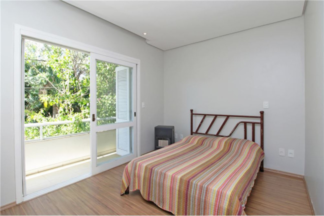 Imagem Casa com 5 Quartos à Venda, em Agronomia - Porto Alegre Imagem Casa com 5 Quartos à Venda, em Agronomia - Porto Alegre