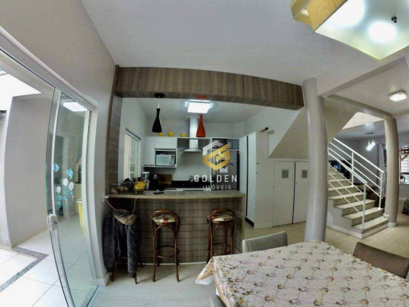 Imagem Sobrado com 3 Quartos à Venda, 180 m² em Centro - Balneário Camboriú Imagem Sobrado com 3 Quartos à Venda, 180 m² em Centro - Balneário Camboriú