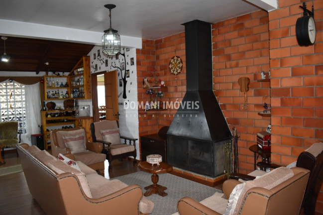 Imagem Casa com 4 Quartos à Venda, 195 m² em Região Do Alto Do Capivari - Campos Do Jordão Imagem Casa com 4 Quartos à Venda, 195 m² em Região Do Alto Do Capivari - Campos Do Jordão