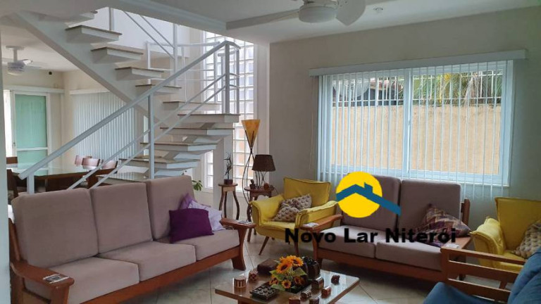 Casa com 5 Quartos à Venda, 280 m² em Piratininga - Niterói