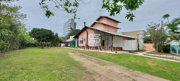 Imagem Casa com 4 Quartos à Venda, 210 m² em Praia Dos Amores - Balneário Camboriú Imagem Casa com 4 Quartos à Venda, 210 m² em Praia Dos Amores - Balneário Camboriú
