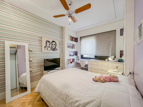 Imagem Imóvel com 3 Quartos à Venda, 243 m² em Rio Branco - Porto Alegre Imagem Imóvel com 3 Quartos à Venda, 243 m² em Rio Branco - Porto Alegre