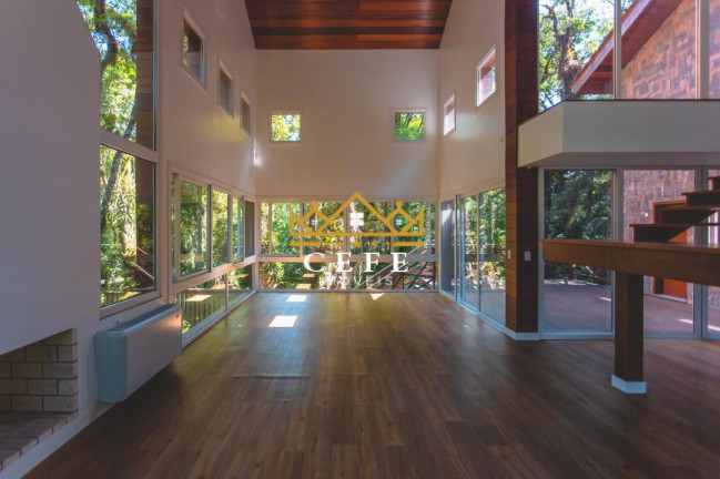 Imagem Casa com 4 Quartos à Venda, 385 m² em Centro - Gramado