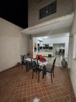 Imagem Casa com 3 Quartos à Venda, 217 m² em Jardim Jacira - Mogi Guaçu Imagem Casa com 3 Quartos à Venda, 217 m² em Jardim Jacira - Mogi Guaçu