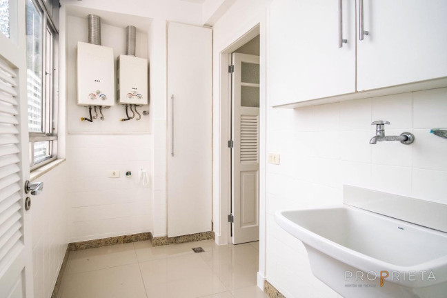 Imagem Apartamento com 2 Quartos à Venda,  em Humaitá - Rio De Janeiro