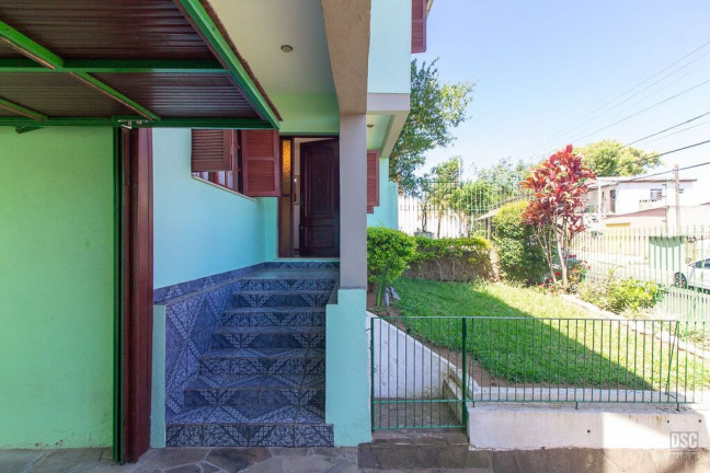 Imagem Casa com 3 Quartos à Venda, 216 m² em Vila Nova - Porto Alegre Imagem Casa com 3 Quartos à Venda, 216 m² em Vila Nova - Porto Alegre