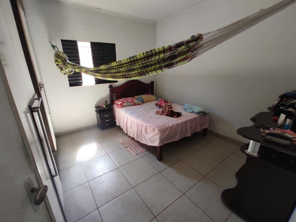 Imagem Imóvel com 
            	4             Quartos à Venda, 130 m² em 
            	Parque Santa Cruz             - 
            	Goiania            