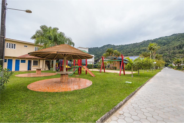 Imagem Casa com 4 Quartos à Venda, em Cachoeira Do Bom Jesus - Florianópolis Imagem Casa com 4 Quartos à Venda, em Cachoeira Do Bom Jesus - Florianópolis