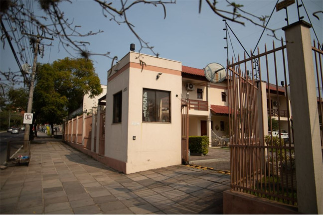 Imagem Casa com 3 Quartos à Venda, em Cavalhada - Porto Alegre Imagem Casa com 3 Quartos à Venda, em Cavalhada - Porto Alegre