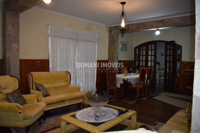 Imagem Casa com 3 Quartos à Venda, 360 m² em Região Da Vila Inglesa - Campos Do Jordão Imagem Casa com 3 Quartos à Venda, 360 m² em Região Da Vila Inglesa - Campos Do Jordão