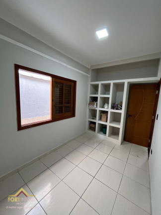 Imagem Imóvel com 3 Quartos à Venda, 123 m² em Maracanã - Praia Grande Imagem Imóvel com 3 Quartos à Venda, 123 m² em Maracanã - Praia Grande