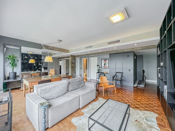 Imagem Apartamento com 1 Quarto à Venda, 134 m² em Moinhos De Vento - Porto Alegre Imagem Apartamento com 1 Quarto à Venda, 134 m² em Moinhos De Vento - Porto Alegre