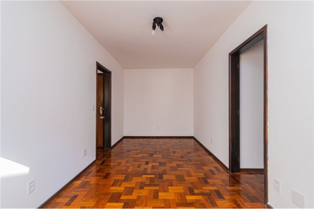 Imagem Imóvel com 2 Quartos à Venda, em Rio Branco - Porto Alegre Imagem Imóvel com 2 Quartos à Venda, em Rio Branco - Porto Alegre