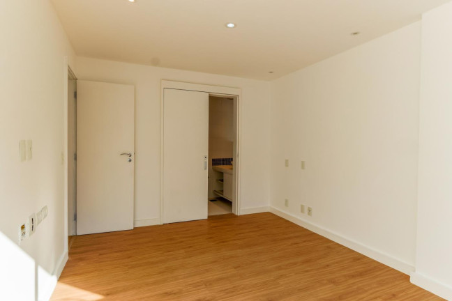 Imagem Apartamento com 2 Quartos à Venda,  em Copacabana - Rio De Janeiro