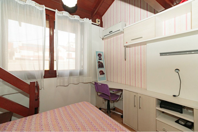 Imagem Casa com 3 Quartos à Venda, 330 m² em Jardim Itu - Porto Alegre Imagem Casa com 3 Quartos à Venda, 330 m² em Jardim Itu - Porto Alegre