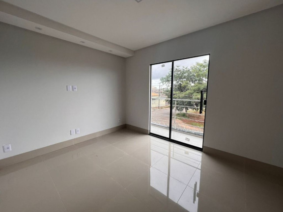Imagem Sobrado com 3 Quartos à Venda, 176 m² em Setor Três Marias - Goiânia Imagem Sobrado com 3 Quartos à Venda, 176 m² em Setor Três Marias - Goiânia