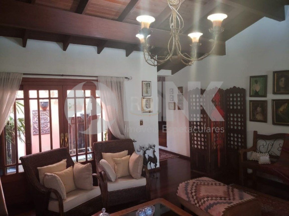 Imagem Casa com 4 Quartos à Venda, 236 m² em Agronomia - Porto Alegre