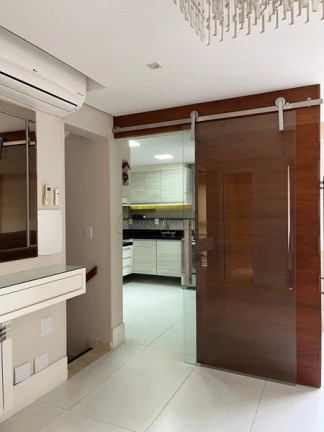 Imagem Casa com 3 Quartos à Venda, 181 m² em Vila Assunção - Porto Alegre Imagem Casa com 3 Quartos à Venda, 181 m² em Vila Assunção - Porto Alegre